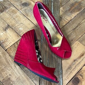 Qupid Red Peep Toe Wedge Heels Tiered Back‎ Party Shoes Size 7.5
